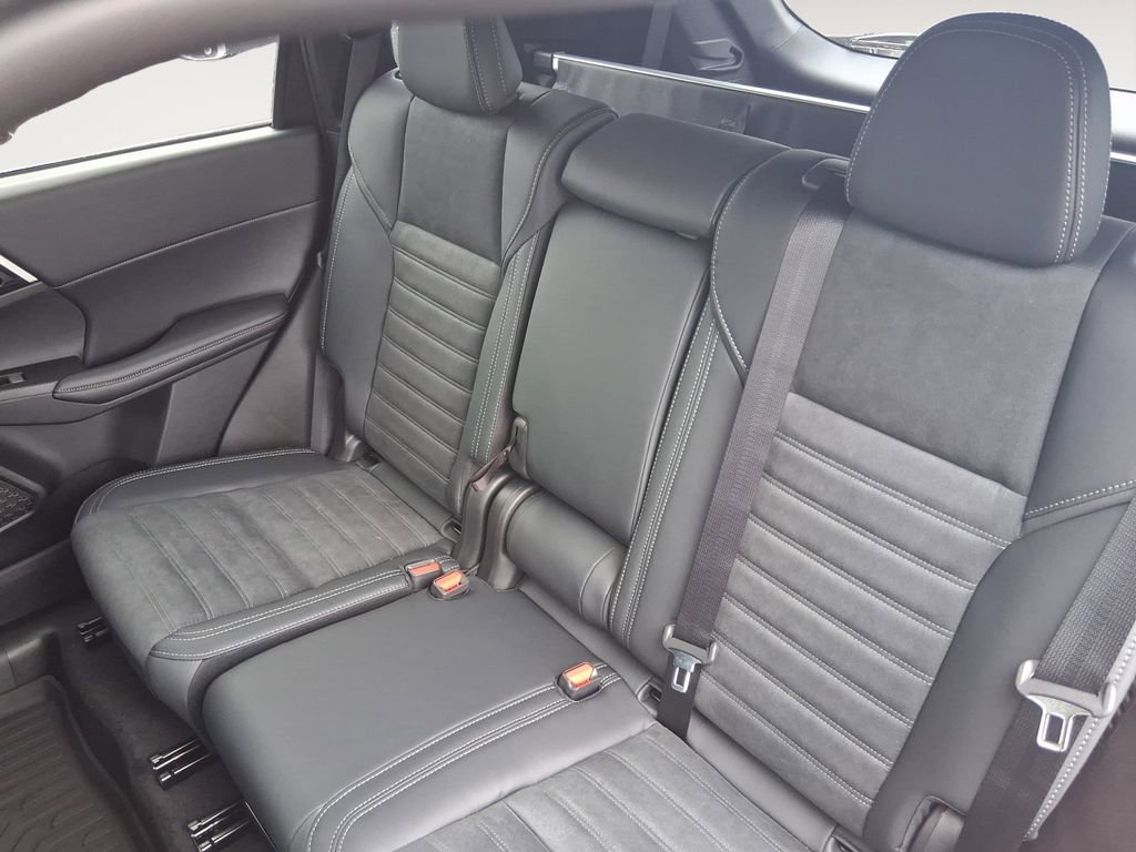 New 2026 Mitsubishi Outlander SE FWD image 13