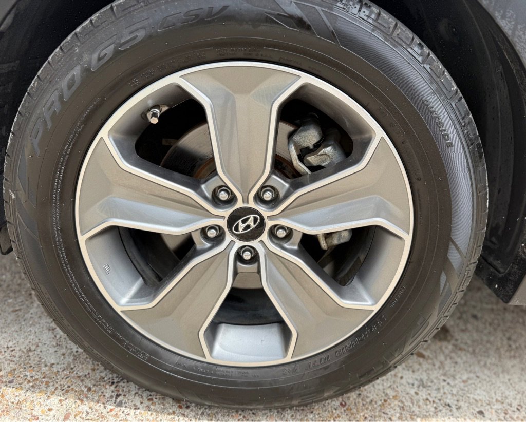 Used 2014 Hyundai Santa Fe GLS image 21