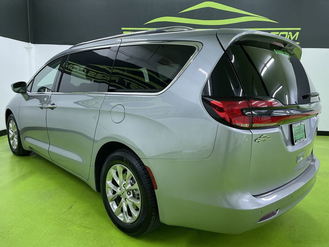 Used 2021 Chrysler Pacifica Touring-L image 7