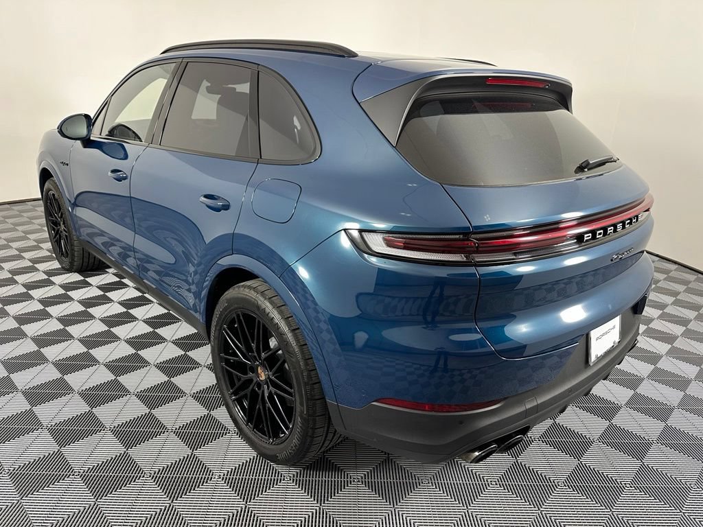Certified 2026 Porsche Cayenne E-Hybrid AWD/4WD image 3