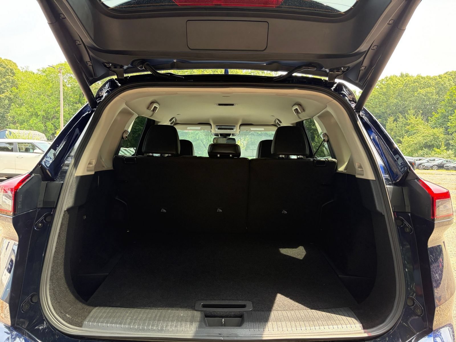Used 2026 Nissan Rogue SL FWD image 33