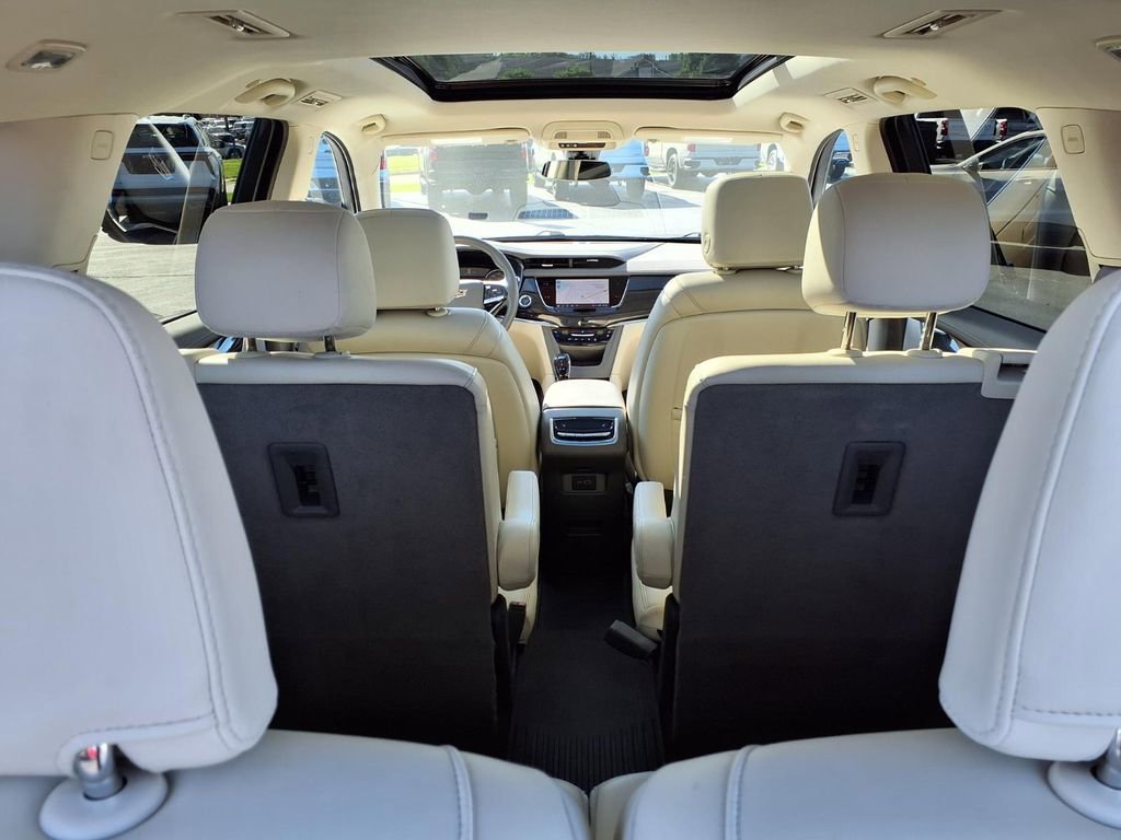 Used 2023 Cadillac XT6 Premium Luxury w/ LPO, Floor Liner Package AWD/4WD image 31