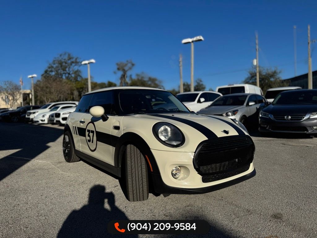Used 2019 MINI Cooper 2-Door Hardtop w/ Signature Upholstery Package image 2