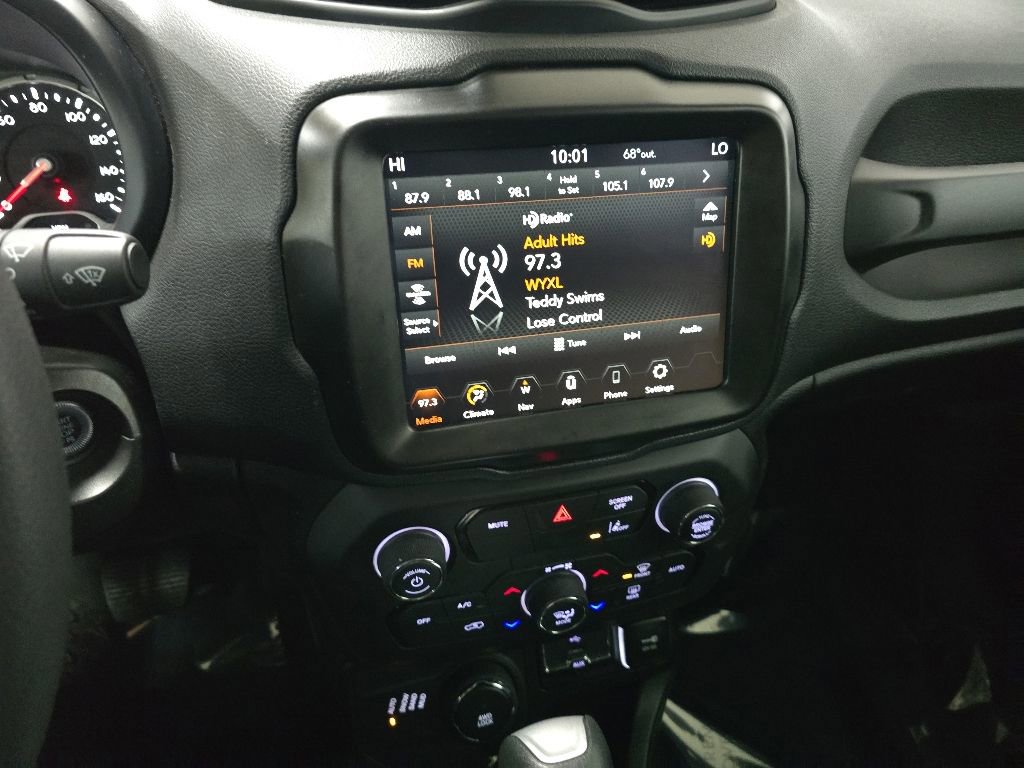 Used 2023 Jeep Renegade Latitude AWD/4WD image 24