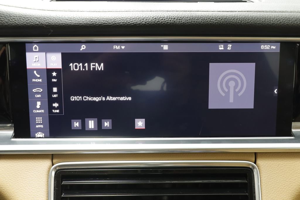 Used 2019 Porsche Panamera 4 image 9