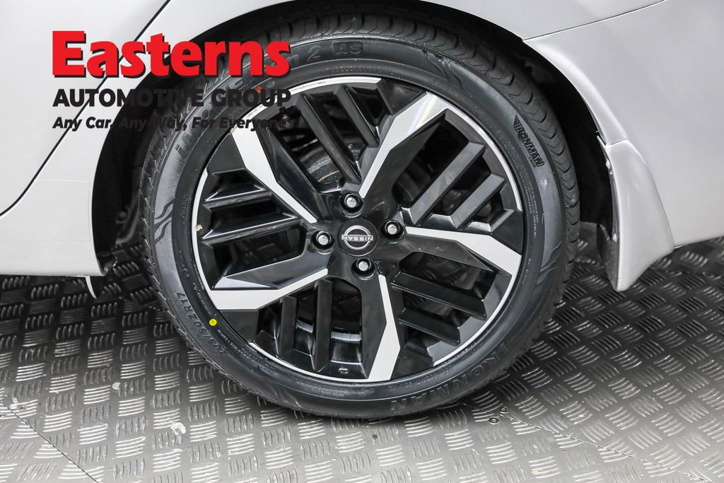 Used 2025 Nissan Versa SR w/ Trunk Package image 8