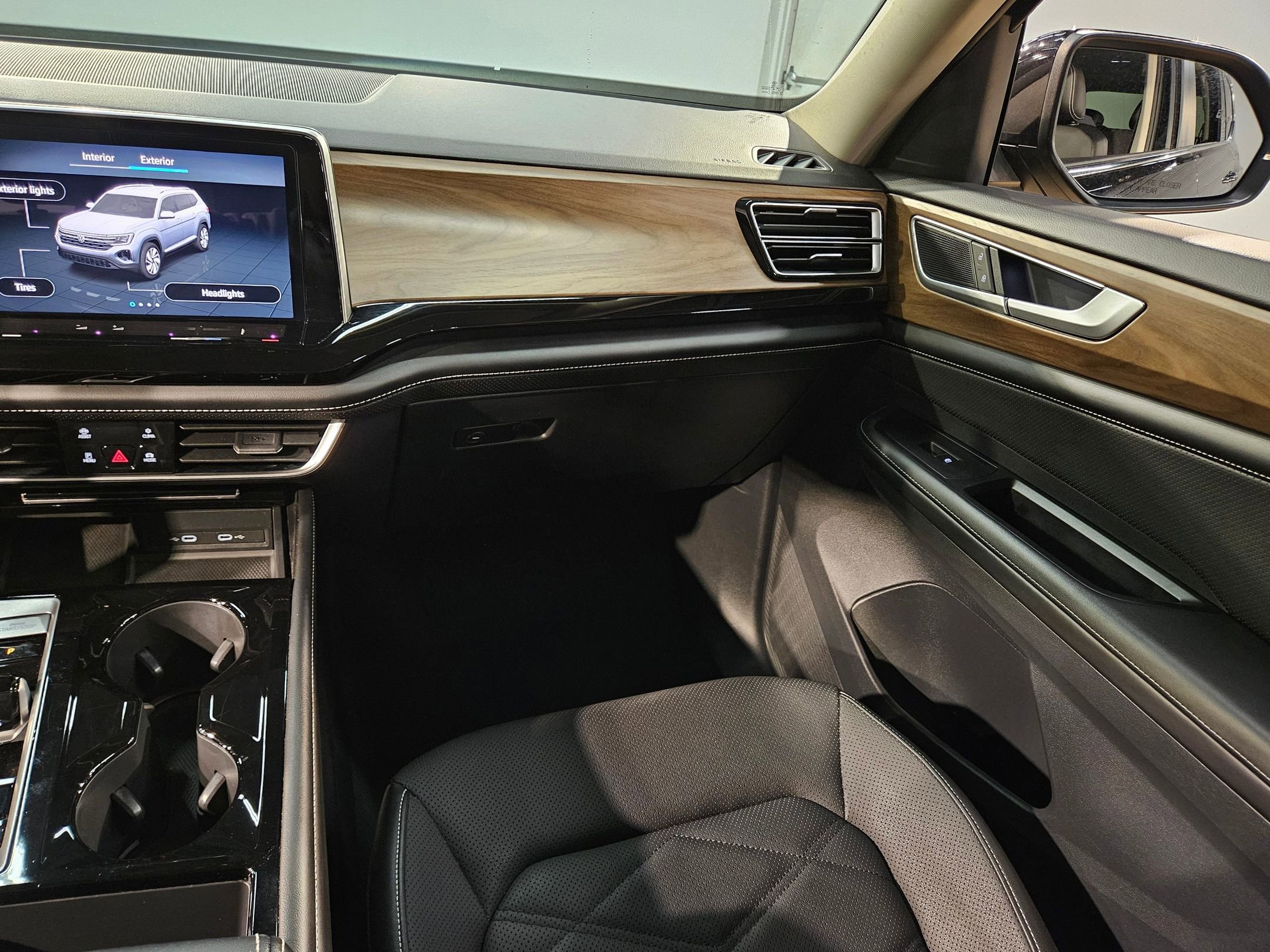 Used 2024 Volkswagen Atlas SE image 11