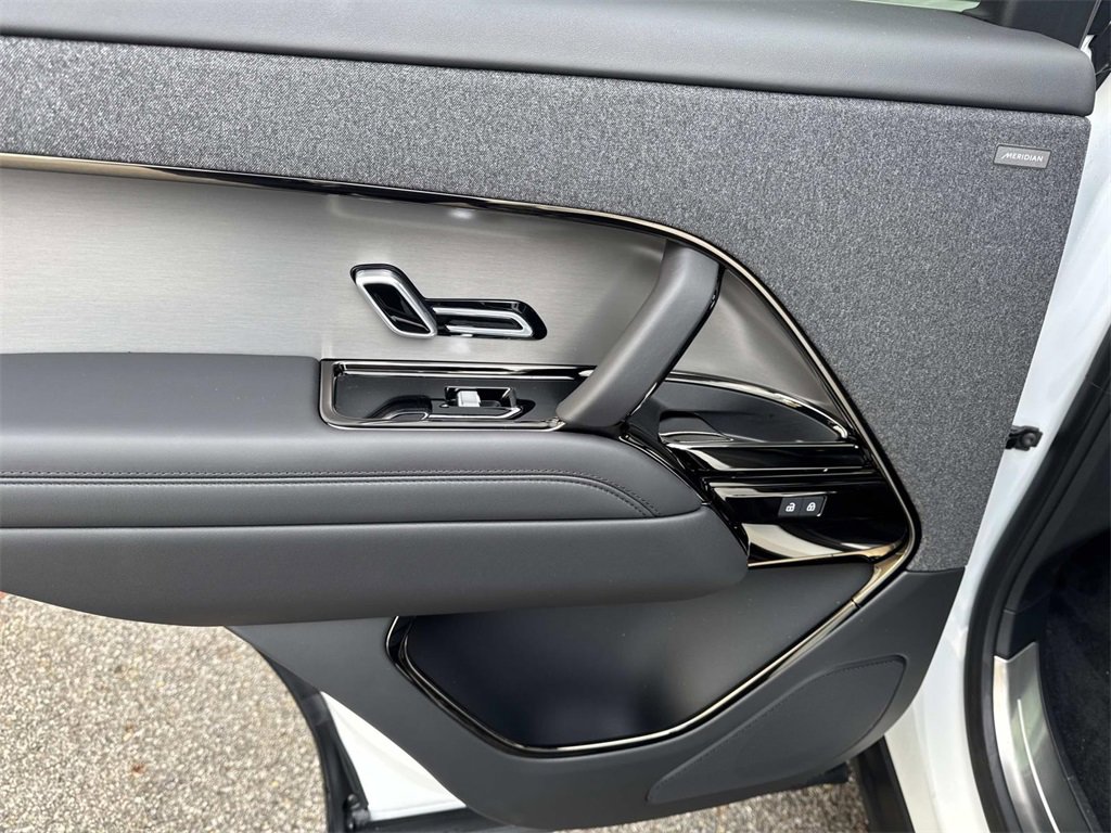 New 2025 Land Rover Range Rover Sport SE image 14