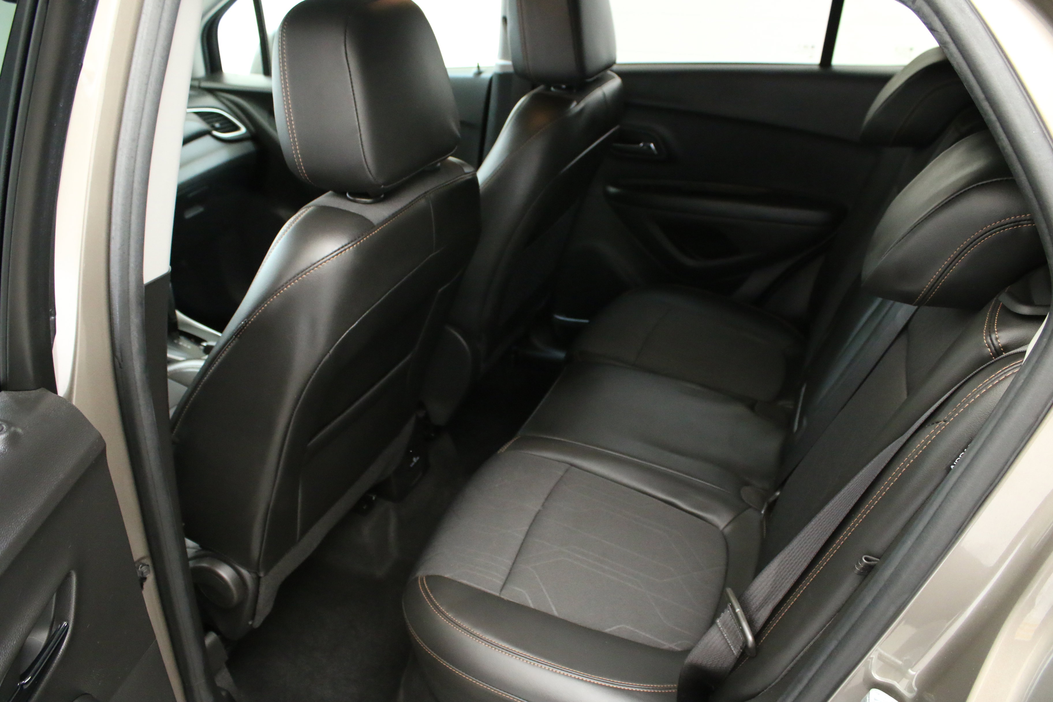 Used 2021 Chevrolet Trax LT AWD/4WD image 23