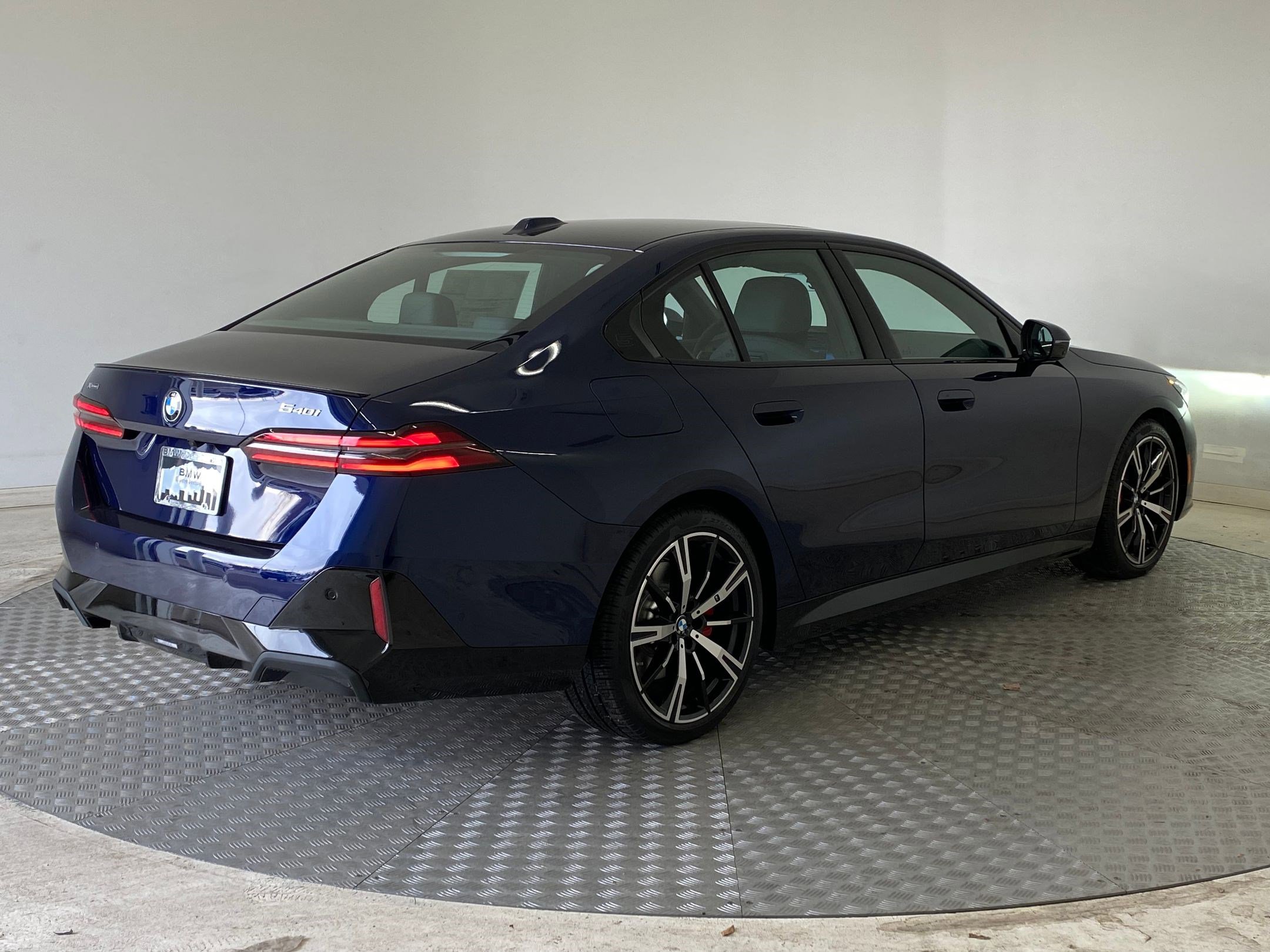 New 2026 BMW 540i xDrive w/ M Sport Package image 9