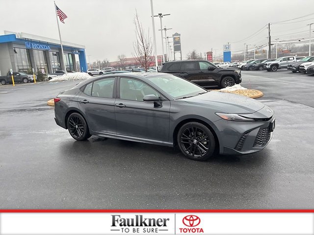 Used 2025 Toyota Camry SE image 4
