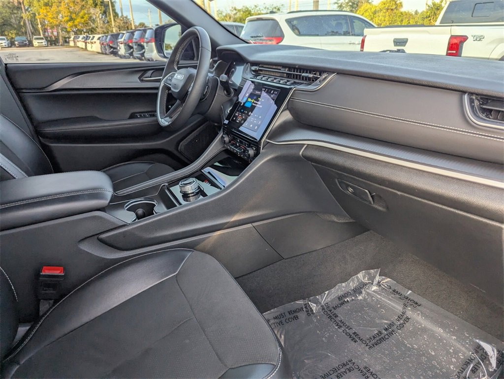 Used 2024 Jeep Grand Cherokee Altitude image 9