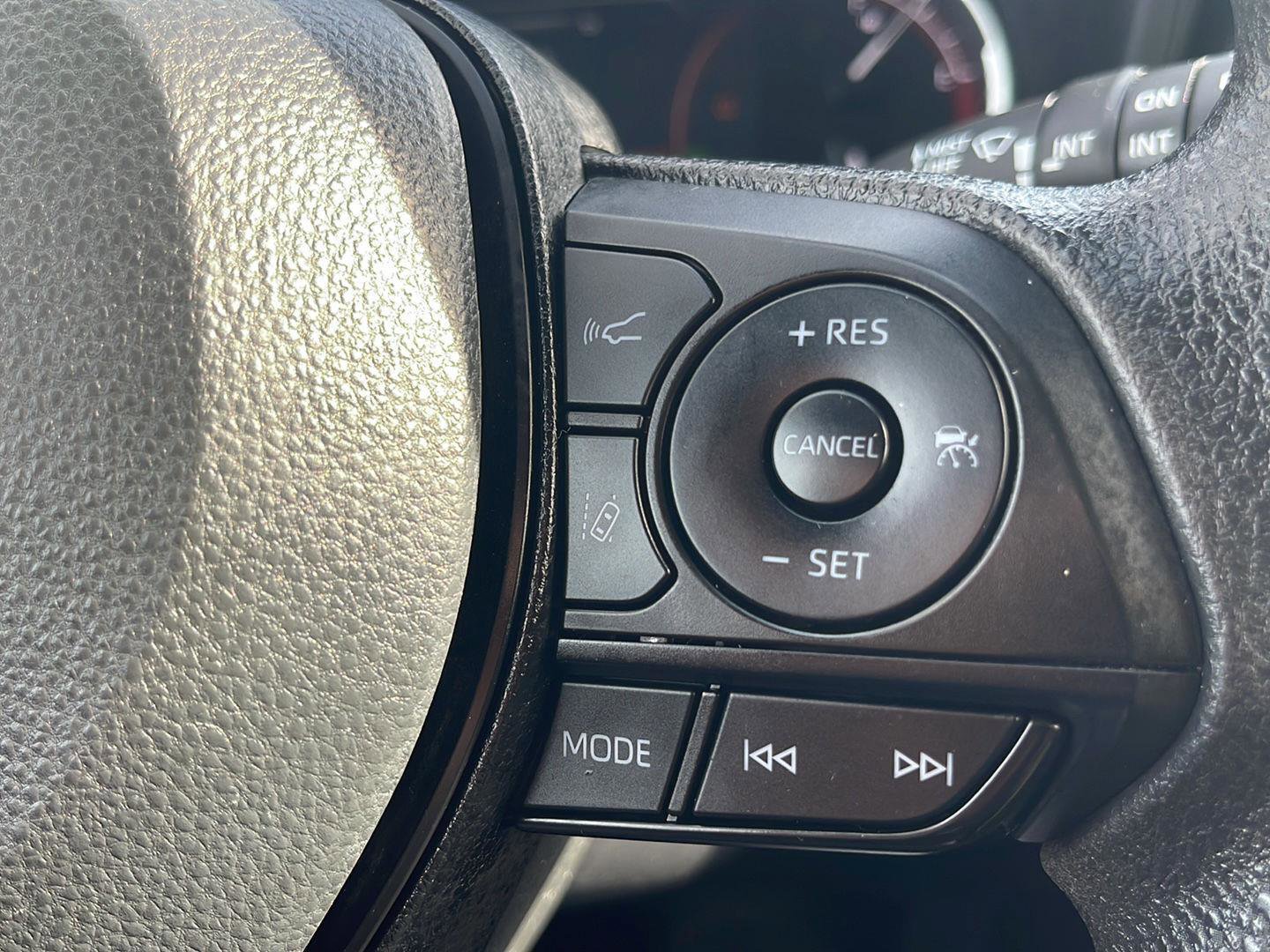 Used 2025 Toyota RAV4 XLE AWD/4WD image 29