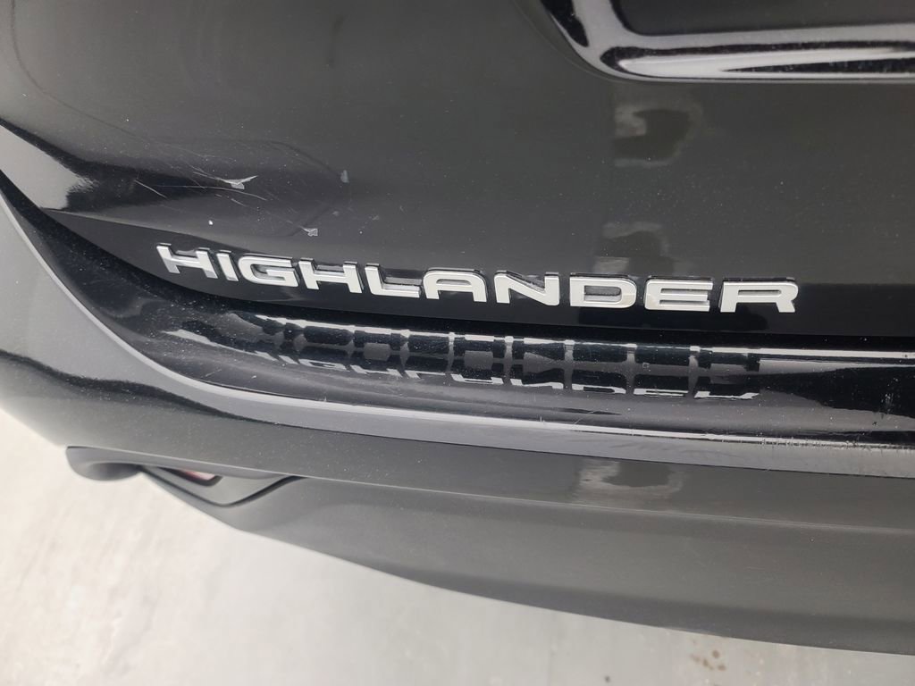 Used 2023 Toyota Highlander LE image 11