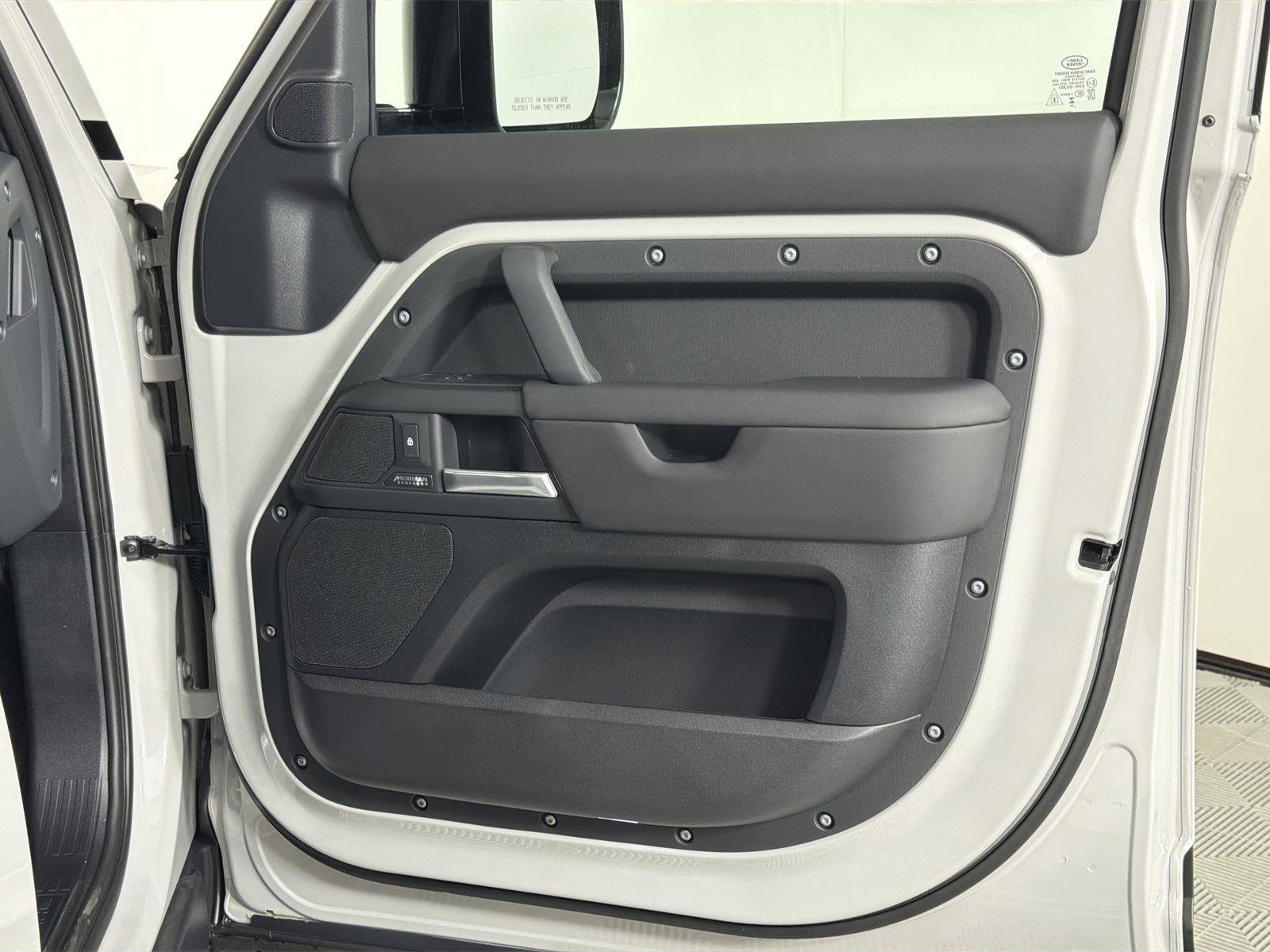 New 2026 Land Rover Defender 110 X-Dynamic SE image 31