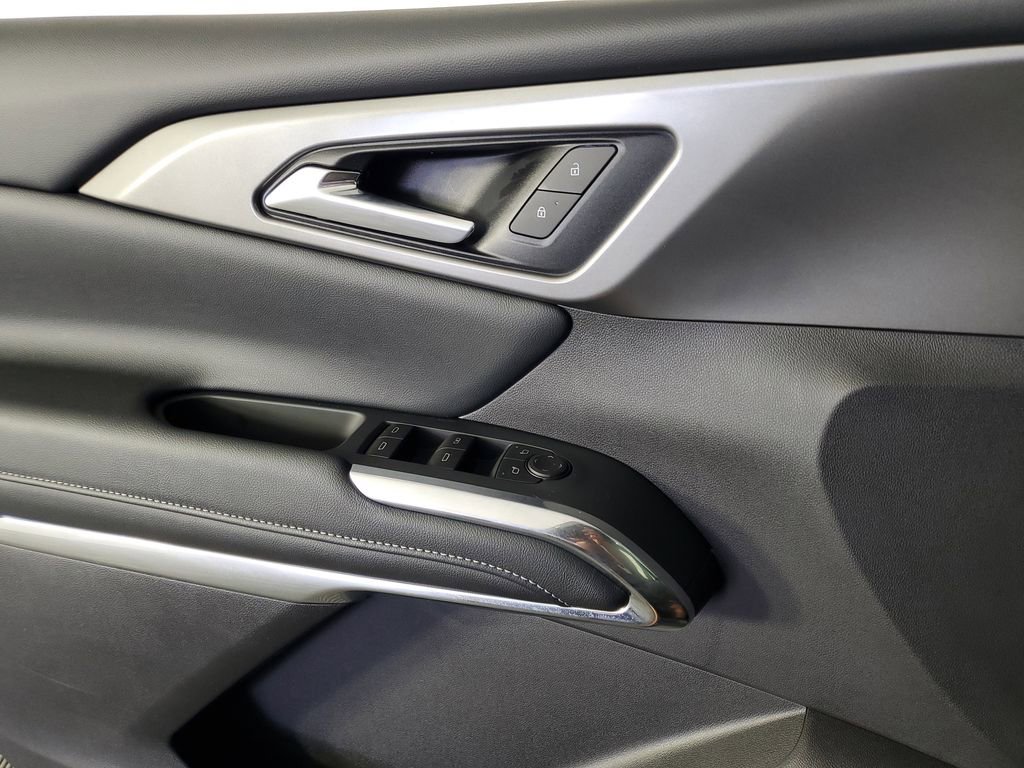 Used 2026 Chevrolet Traverse LT w/ Driver Confidence Package image 27