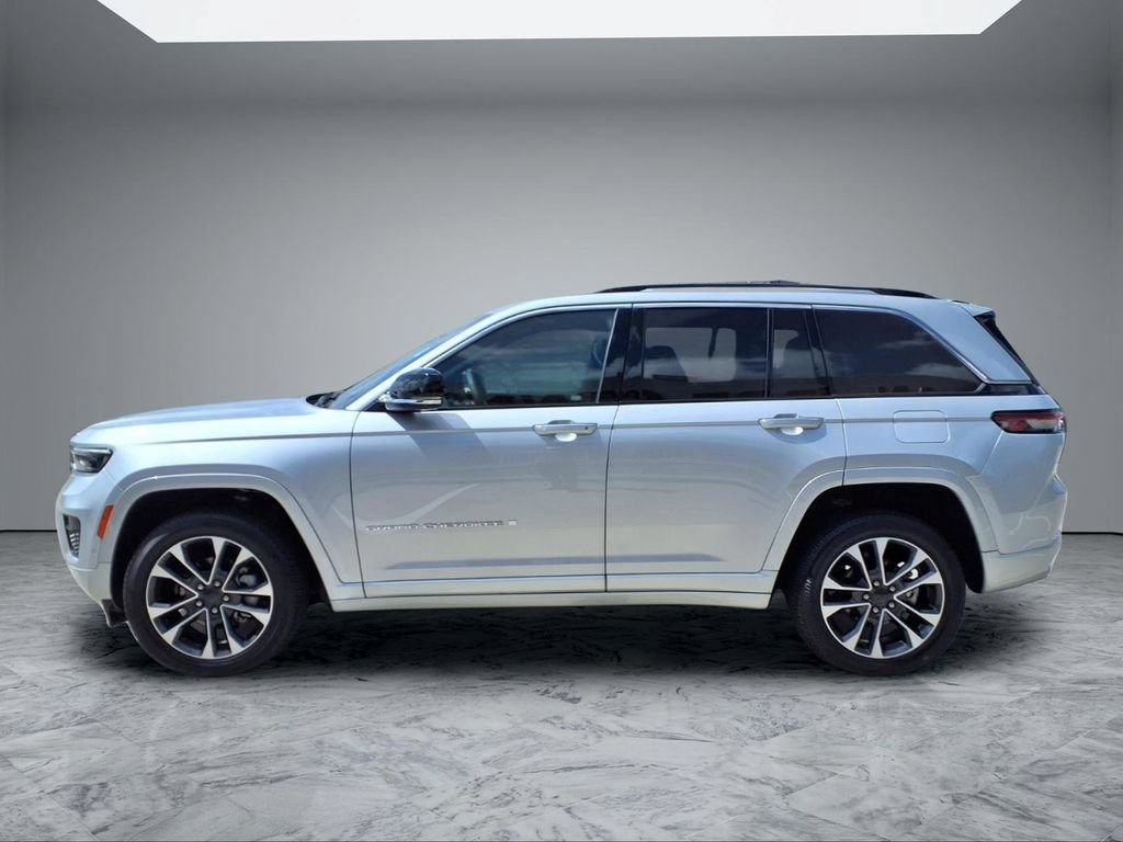 Used 2023 Jeep Grand Cherokee Overland RWD image 4