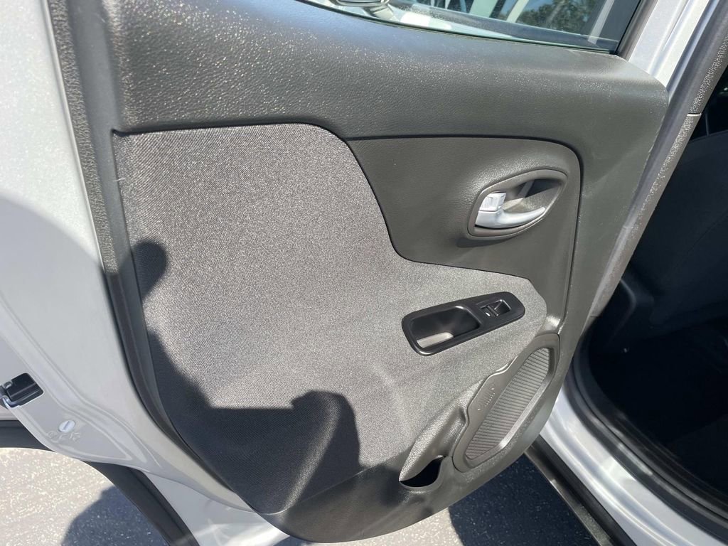 Used 2021 Jeep Renegade Sport image 23