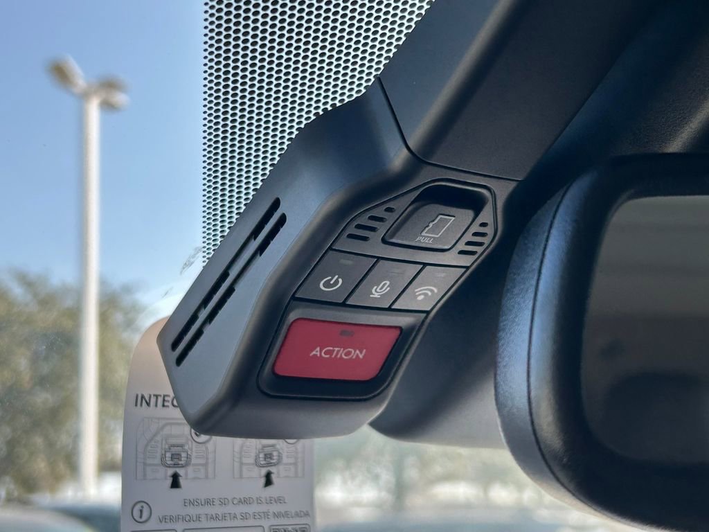 Used 2025 Toyota Sienna XLE image 39