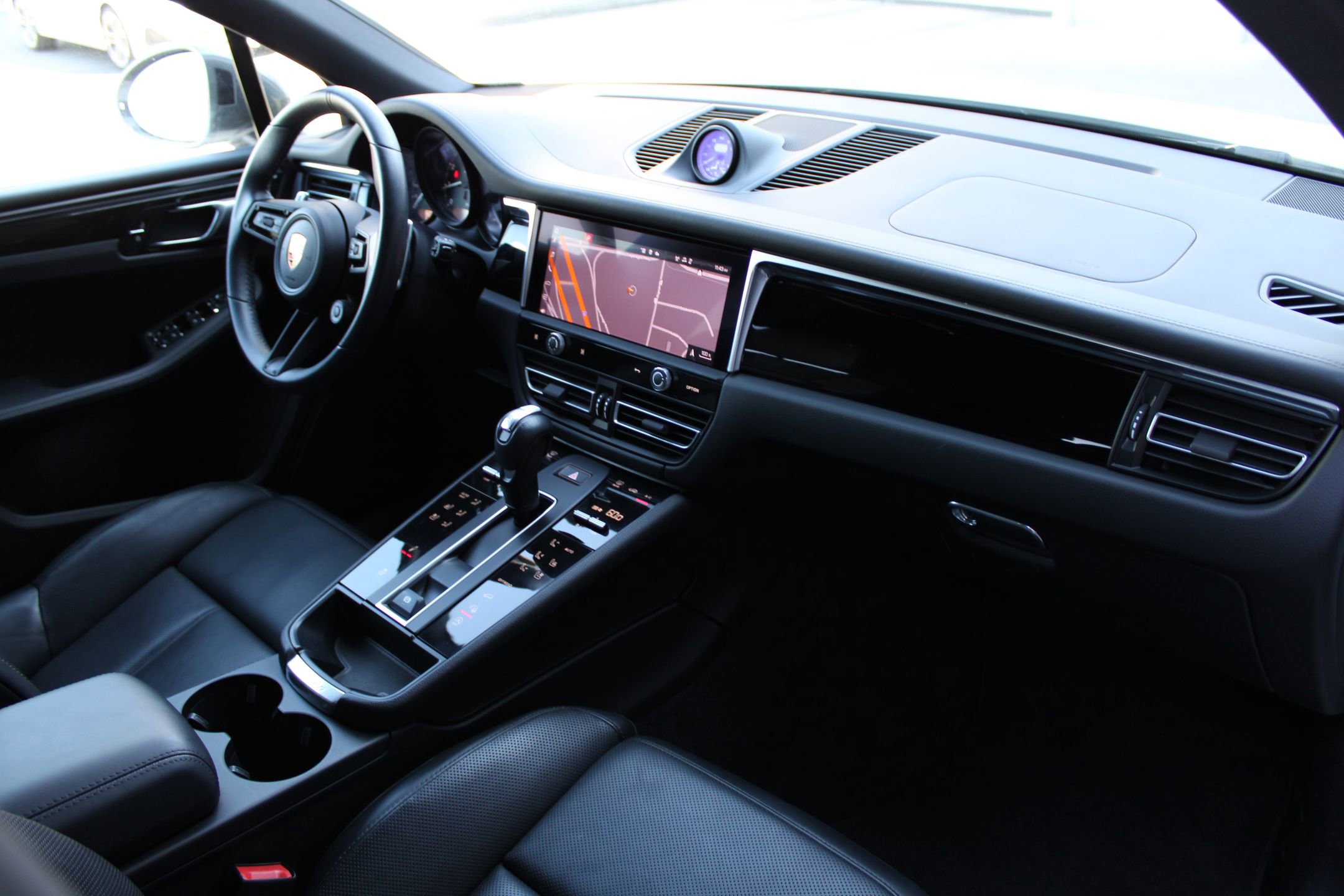 Used 2023 Porsche Macan Turbo image 26