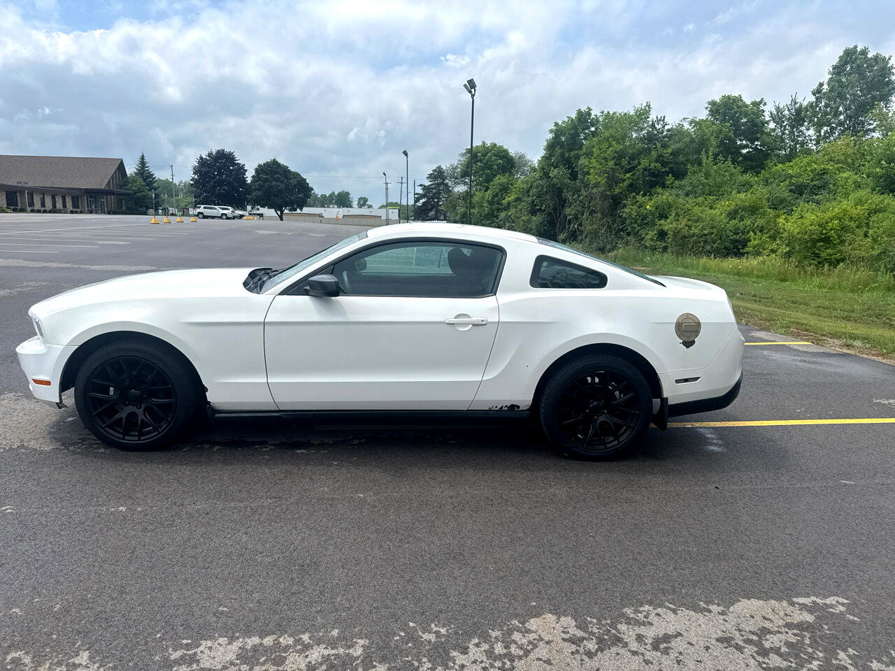 Used 2010 Ford Mustang Coupe image 10