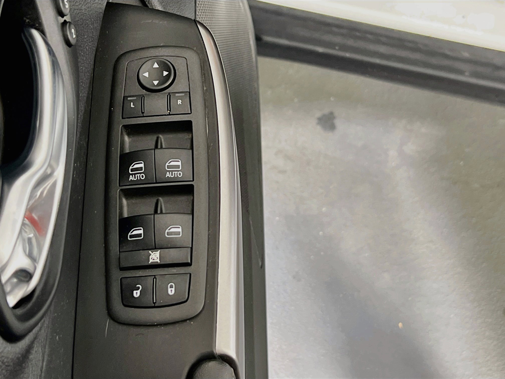 Used 2022 Jeep Cherokee Limited AWD/4WD image 17