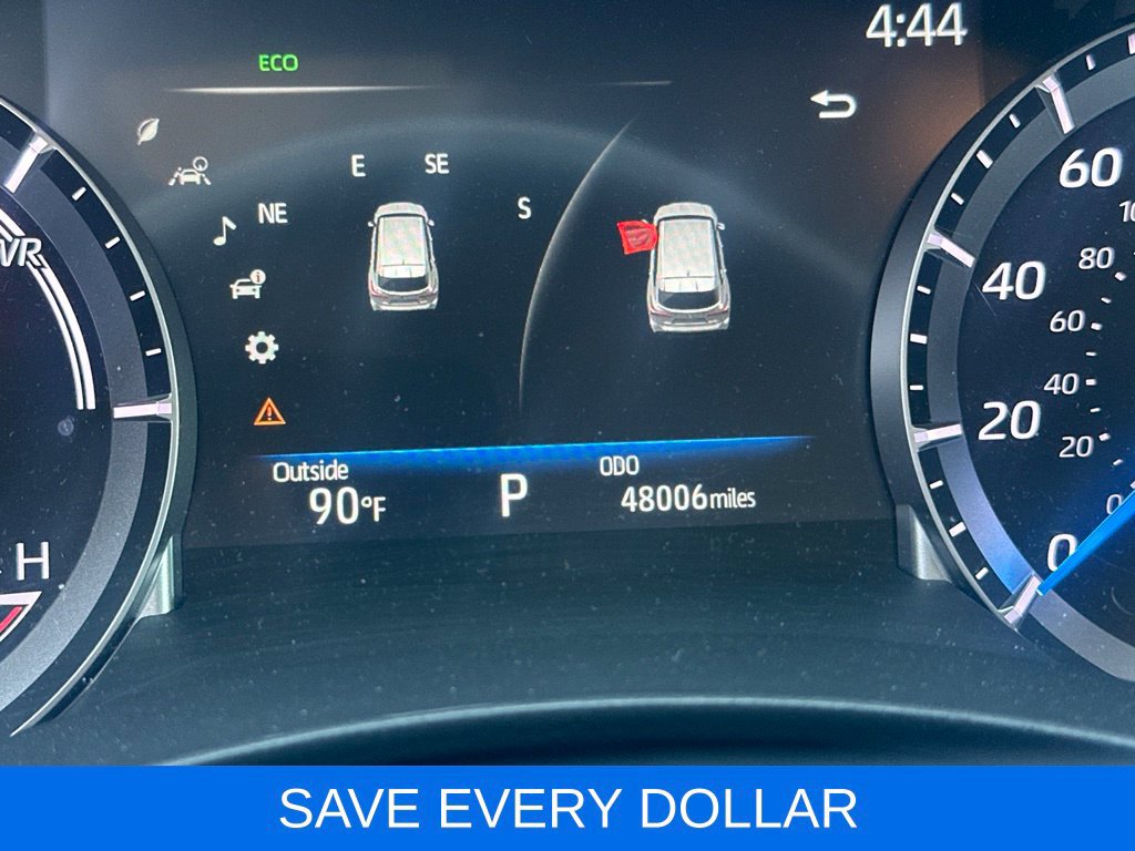 Used 2024 Toyota Highlander XLE FWD image 12