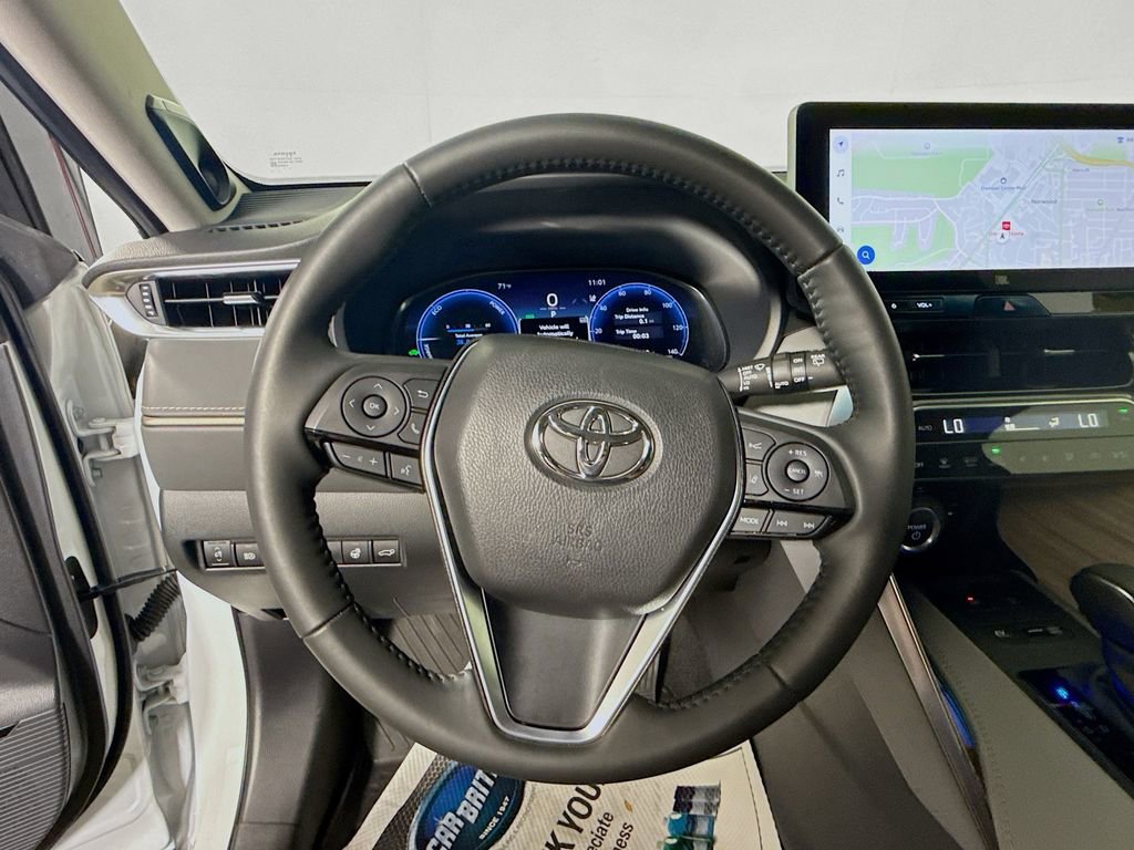Used 2024 Toyota Venza Limited image 11