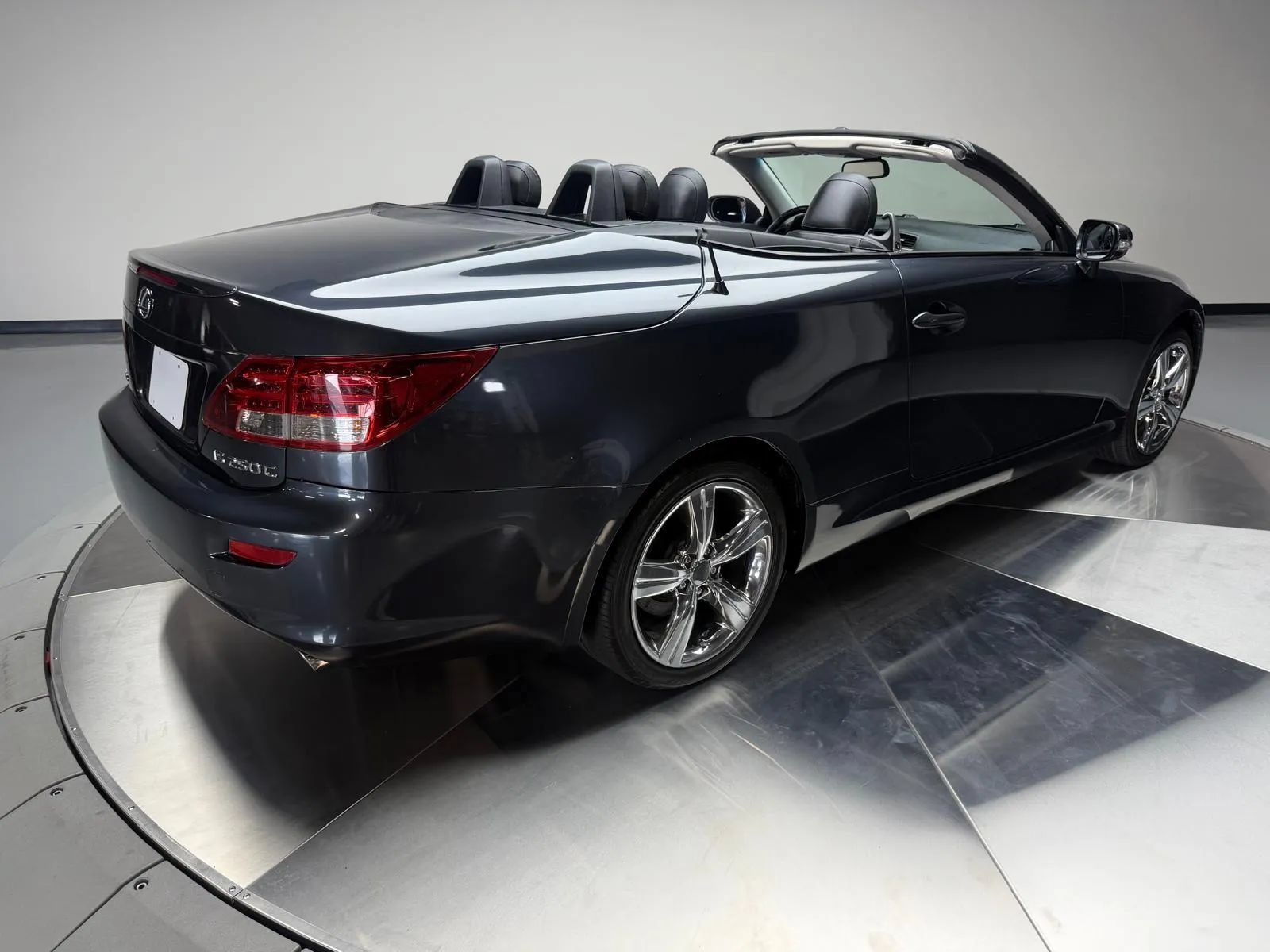 Used 2010 Lexus IS 250C RWD image 2