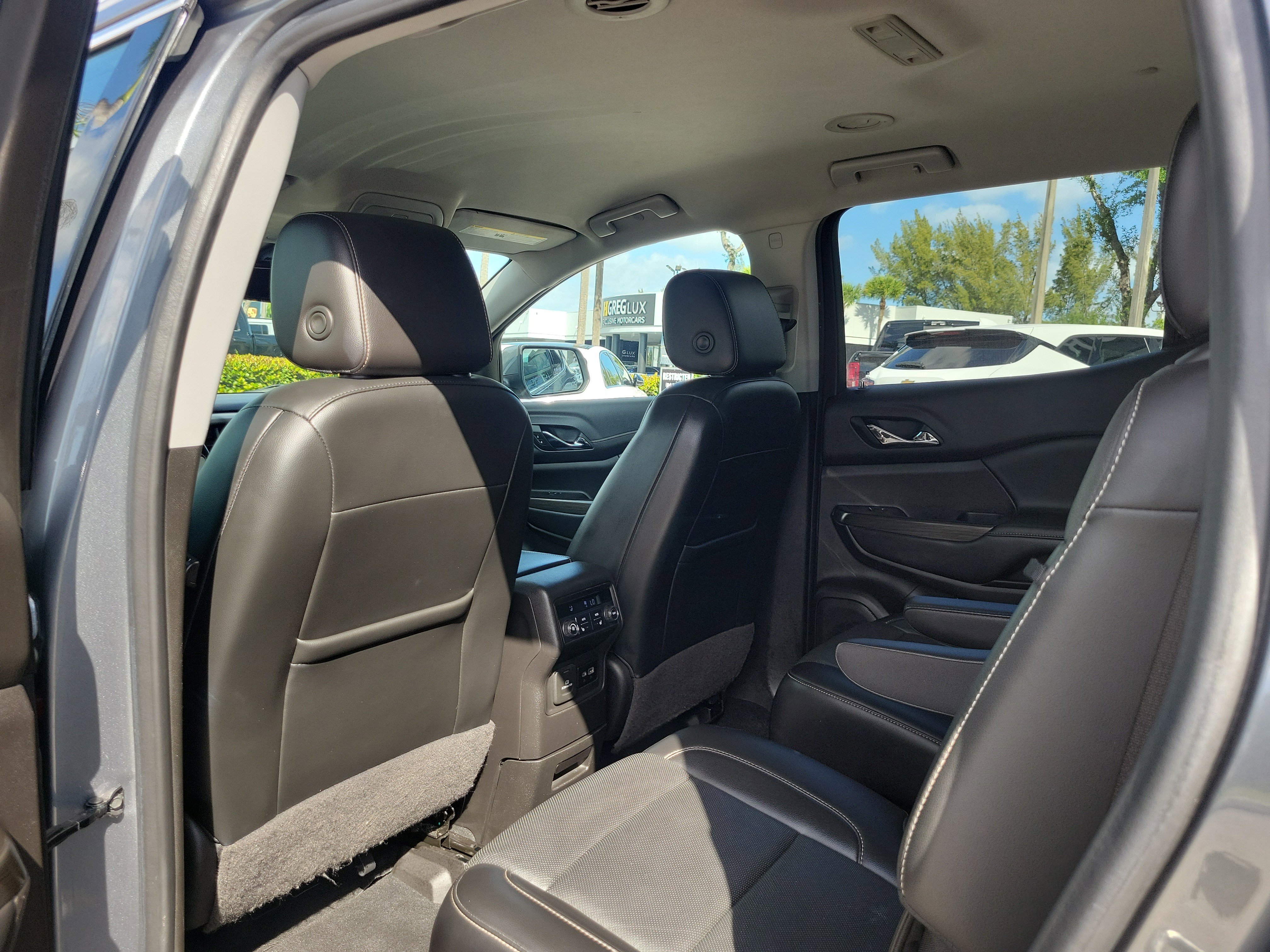 Used 2022 GMC Acadia SLT w/ Technology Package FWD image 14