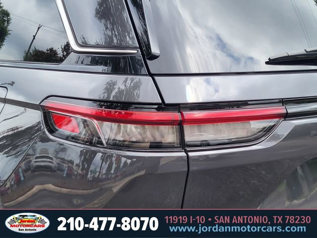 Used 2025 Jeep Grand Cherokee Laredo X RWD image 10