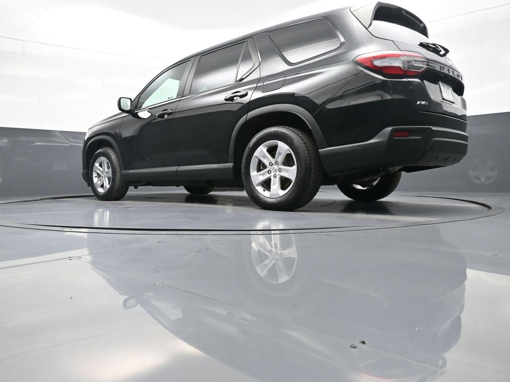 Used 2023 Honda Pilot LX image 32