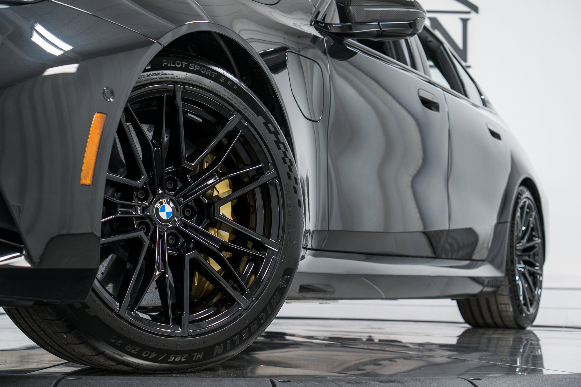 Used 2026 BMW M5 w/ Carbon Package image 28