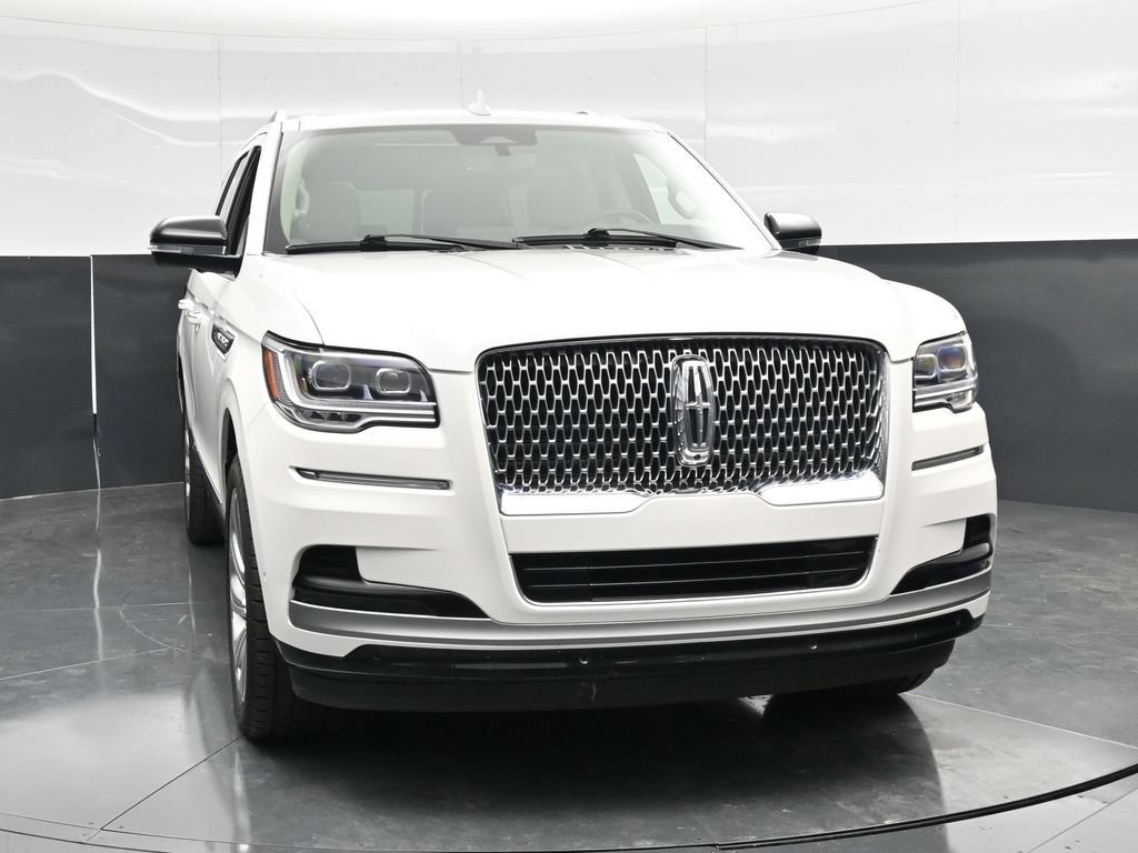 Used 2024 Lincoln Navigator Premiere AWD/4WD image 5