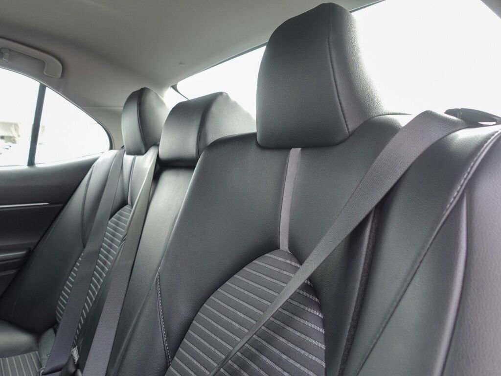 Used 2023 Toyota Camry SE image 11