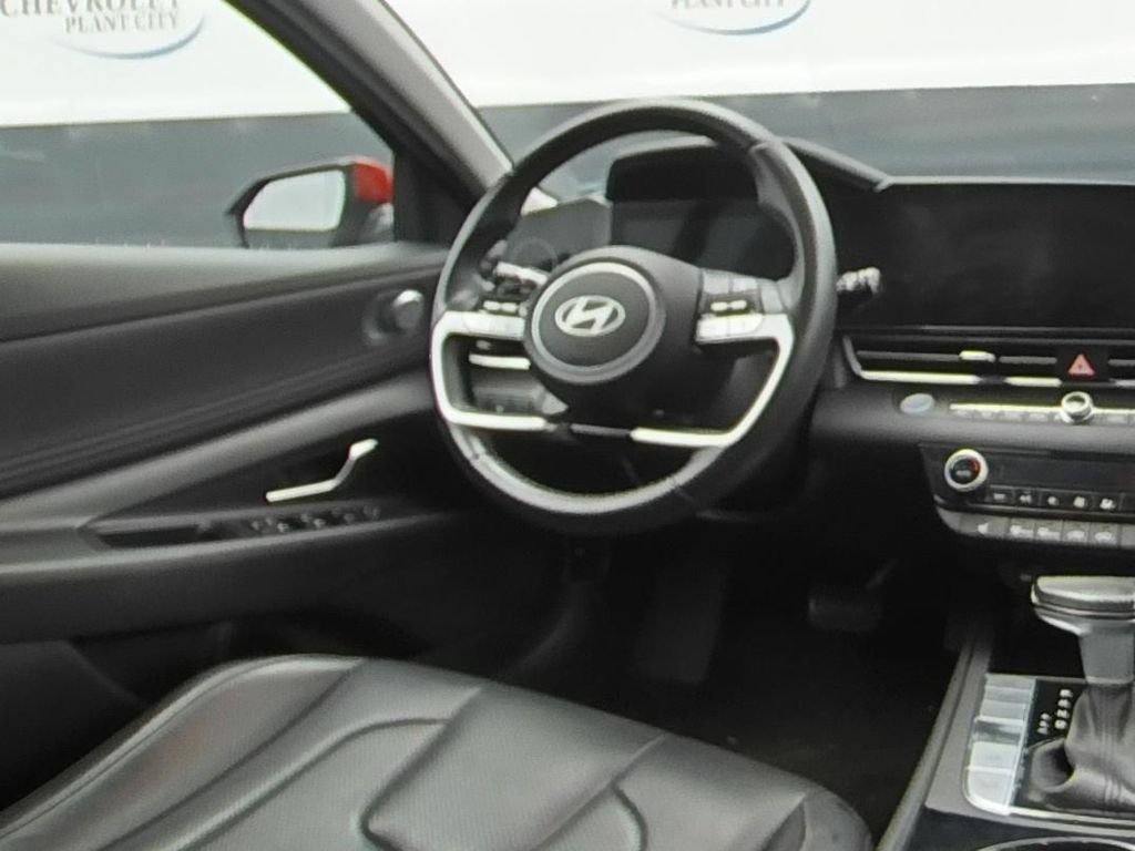 Used 2025 Hyundai Elantra Limited FWD image 16