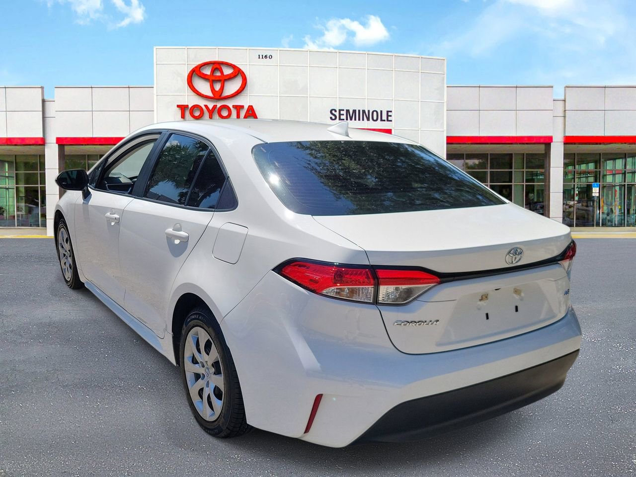 Used 2023 Toyota Corolla LE FWD image 4