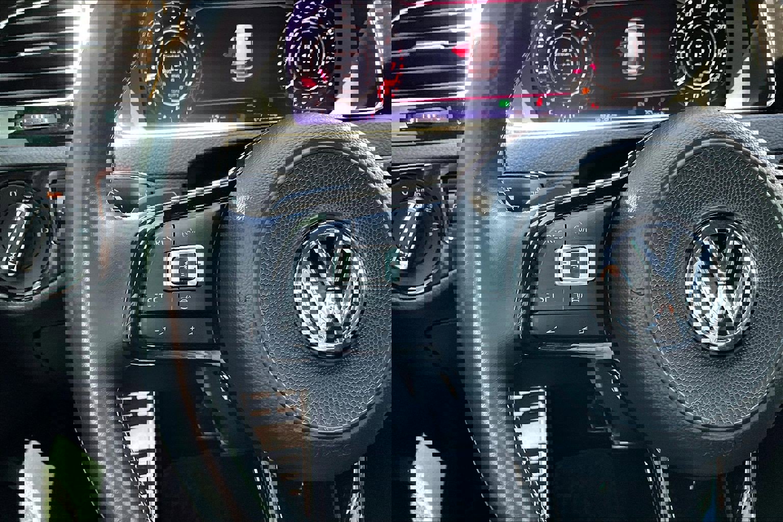 Used 2019 Volkswagen Golf R 4-Door image 11