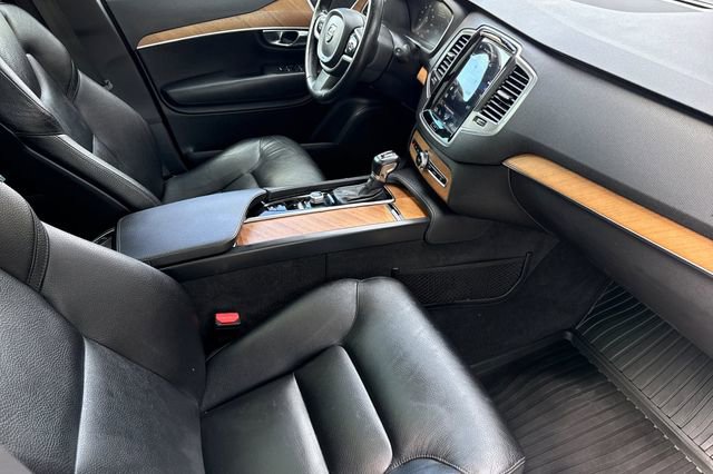 Used 2021 Volvo XC90 T5 Momentum w/ Protection Package Premier image 20
