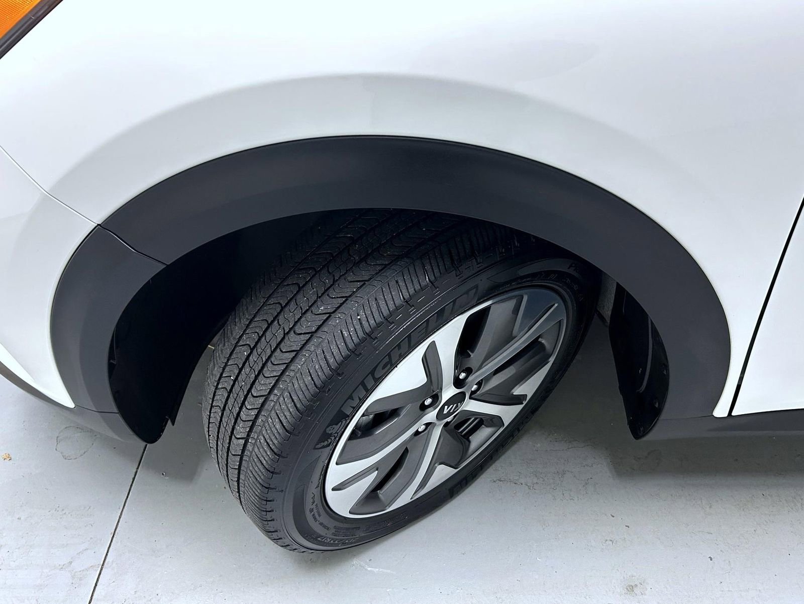 Used 2021 Kia Niro EX image 23