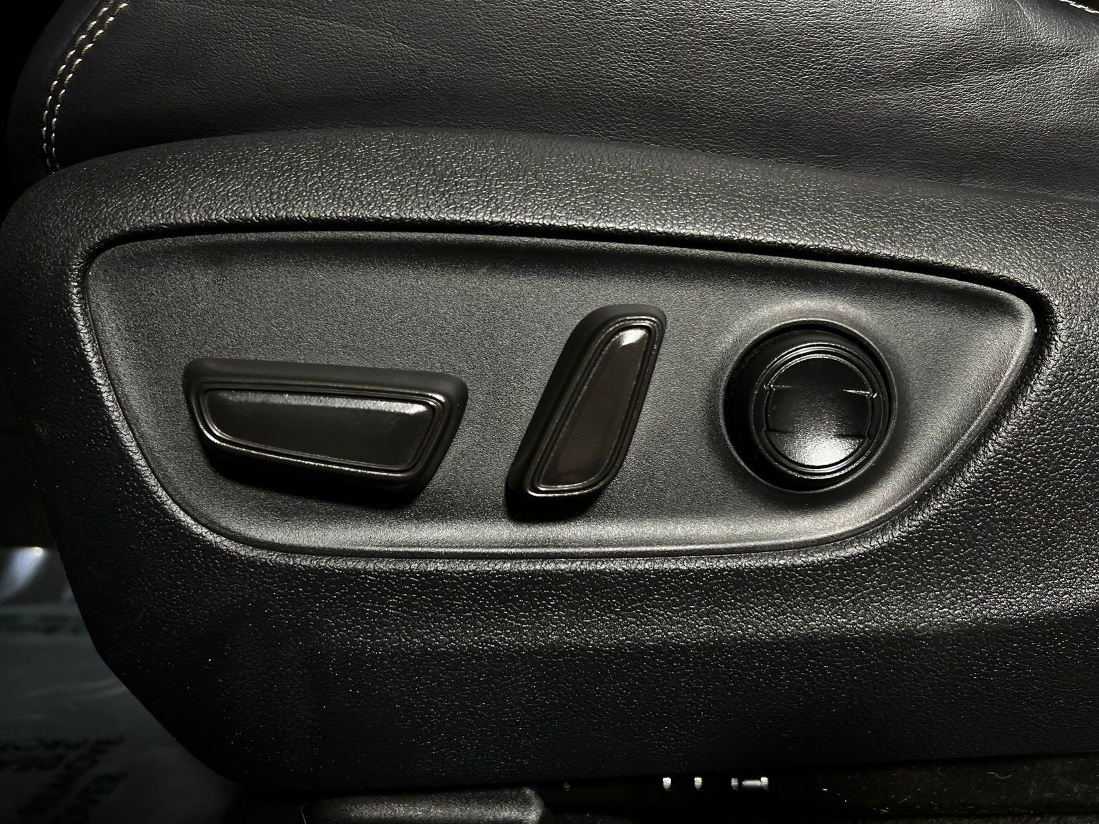 Used 2020 Toyota RAV4 XLE Premium image 14