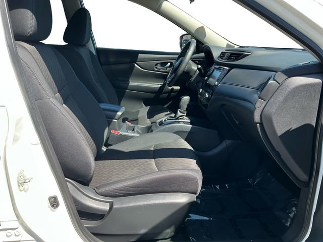 Used 2017 Nissan Rogue SV w/ SV Premium Package image 17