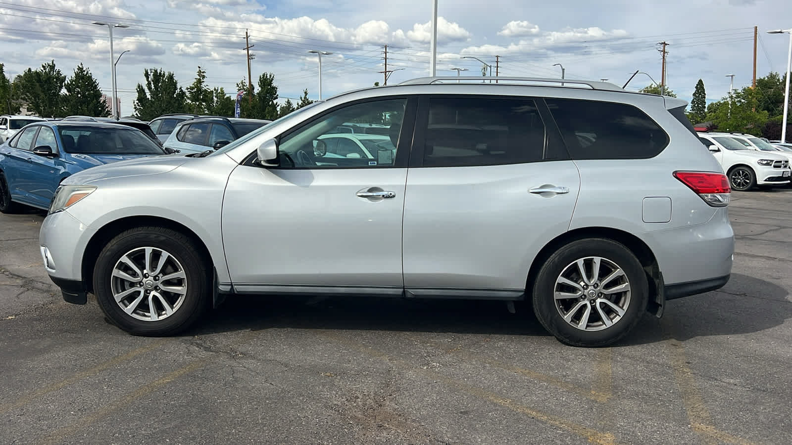 Used 2016 Nissan Pathfinder SV FWD image 8