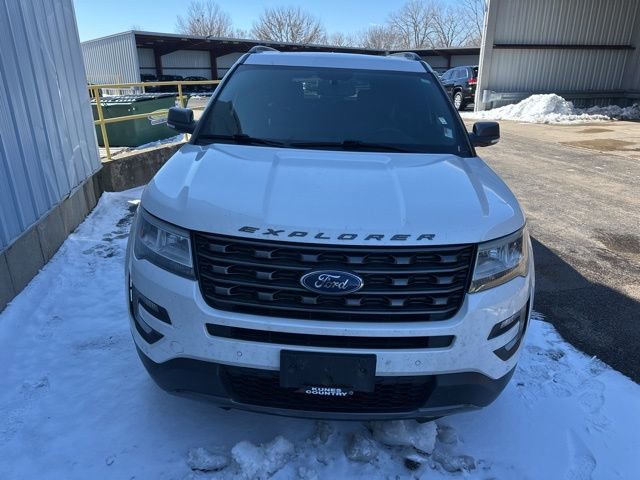Used 2017 Ford Explorer XLT w/ Equipment Group 202A image 18