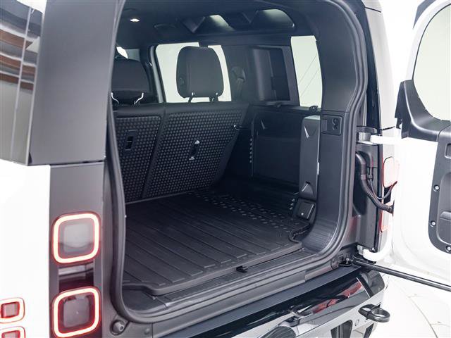 New 2026 Land Rover Defender 110 X-Dynamic SE AWD/4WD image 36