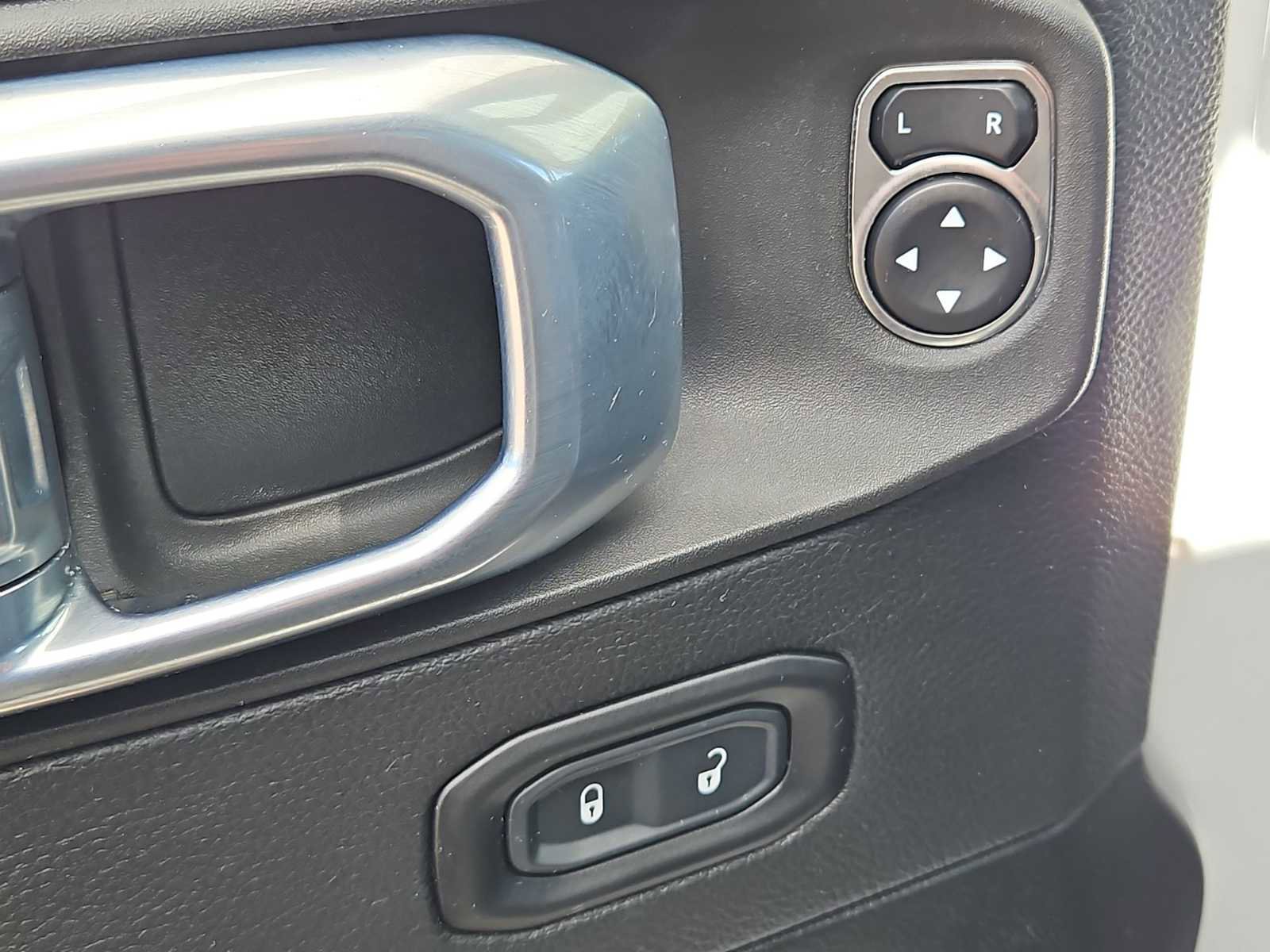 Used 2021 Jeep Wrangler Unlimited Sahara image 18