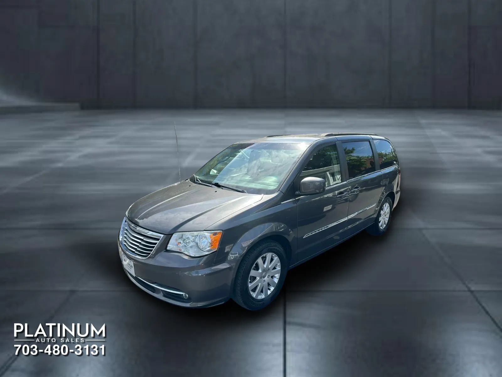 Used 2015 Chrysler Town & Country Touring FWD image 6
