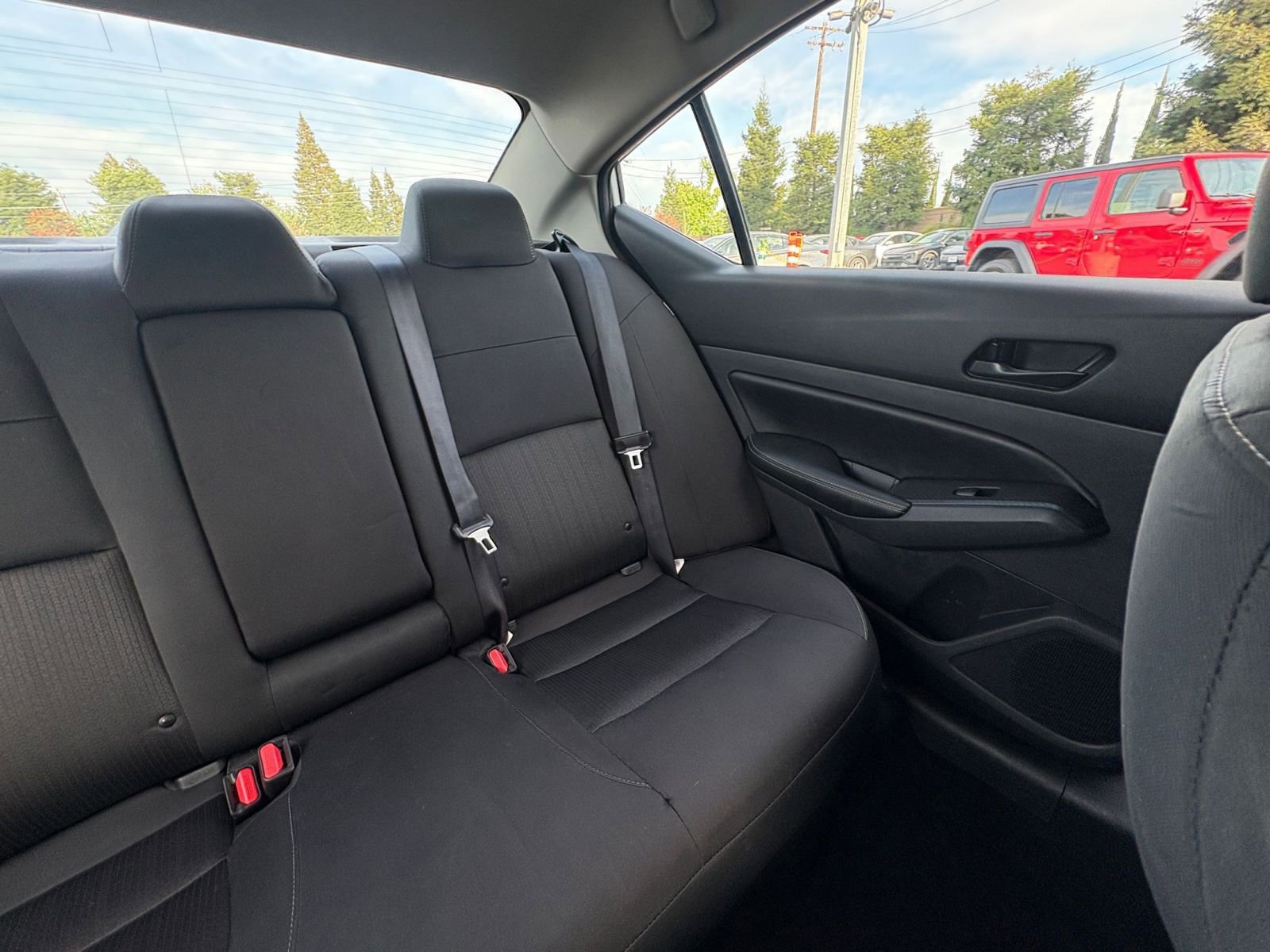 Used 2025 Nissan Altima 2.5 SV image 38