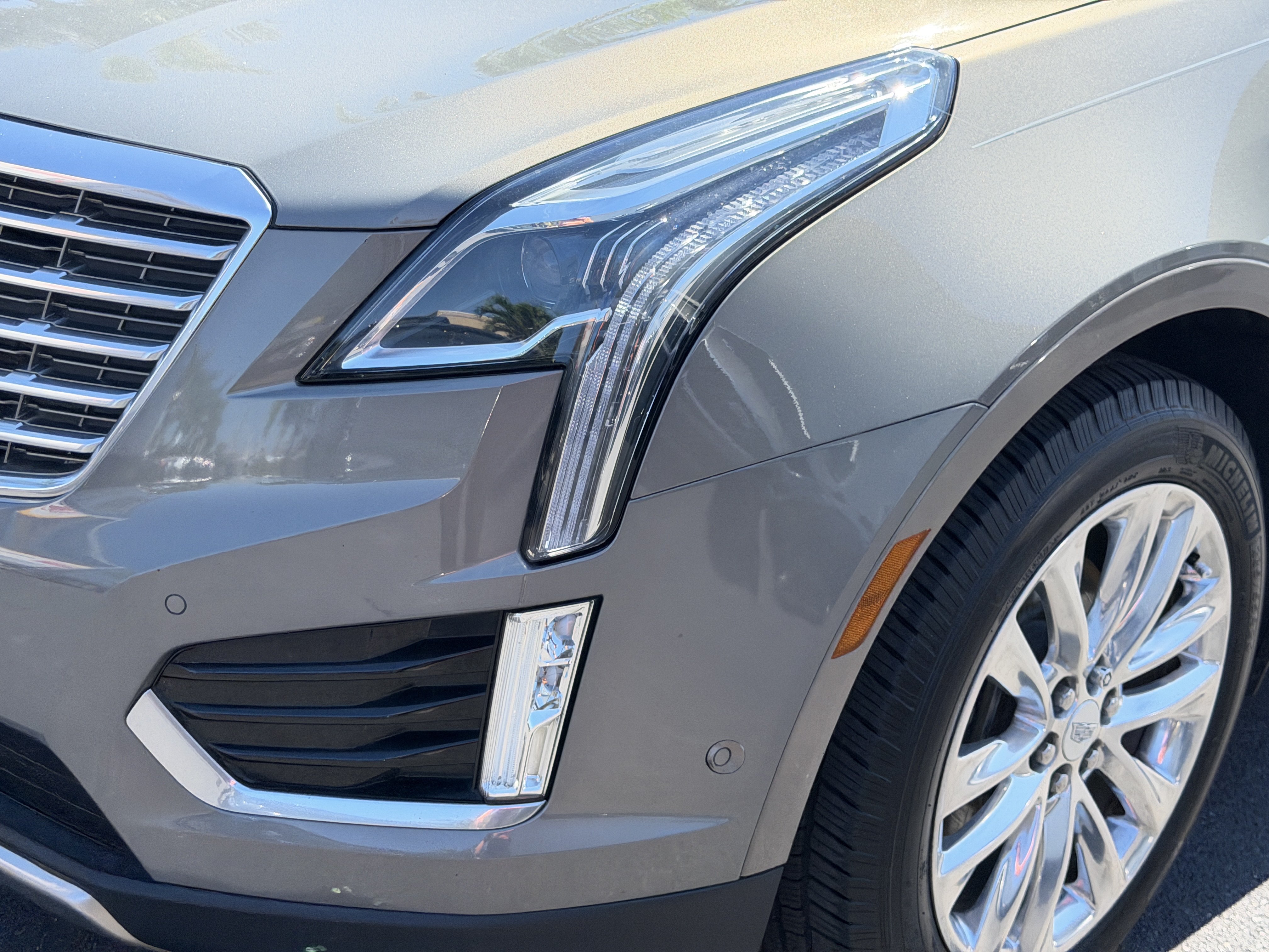 Used 2018 Cadillac XT5 Platinum w/ Driver Assist Package AWD/4WD image 8