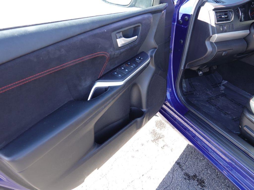 Used 2015 Toyota Camry XSE w/ Moonroof Package image 6